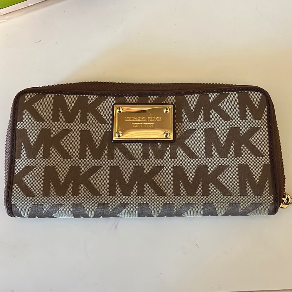 Michael Kors Zip Wallet